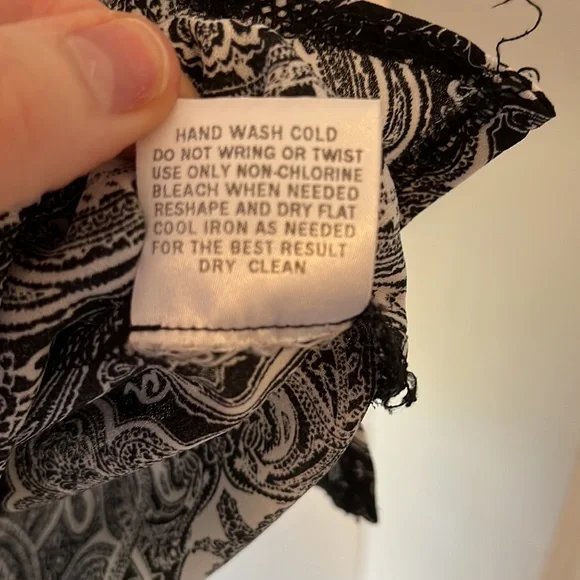 Pink Rose Pattern Tank Top - Picture 5 of 8